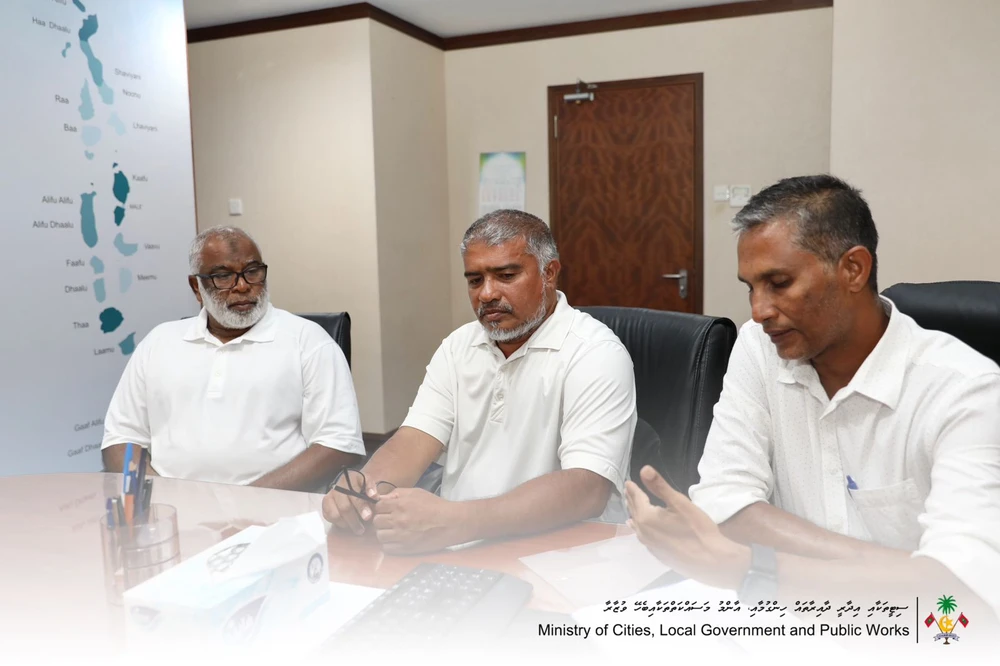 photo for ހެވީ ފޯސް ކޮމްޕެނީއާއެކު، ވަޒީރު އާދަމް ޝަރީފު ޢުމަރު ބޭއްވެވި ބައްދަލުވުމުގެ ތެރެއިން. 